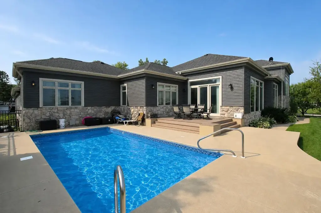 1620 Kirkwood Ave, West Okoboji