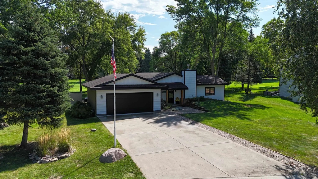 201 Emerald Drive, Arnolds Park