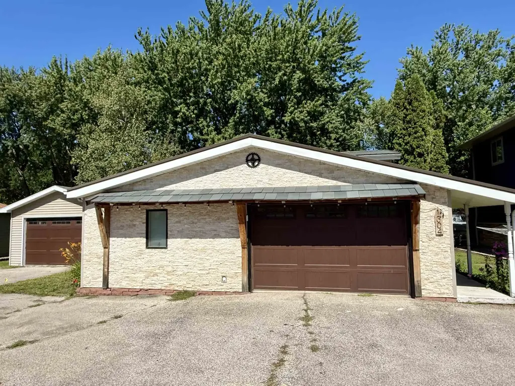 1304 Jerdee Lane, Wahpeton