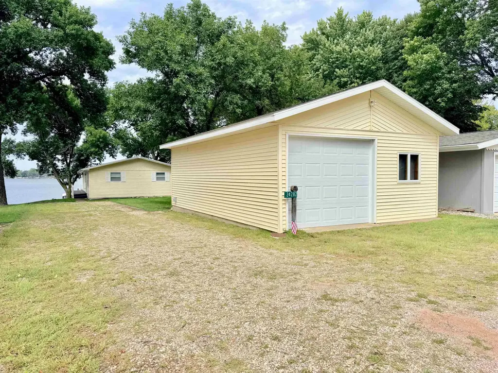 24282 182nd St., Spirit Lake