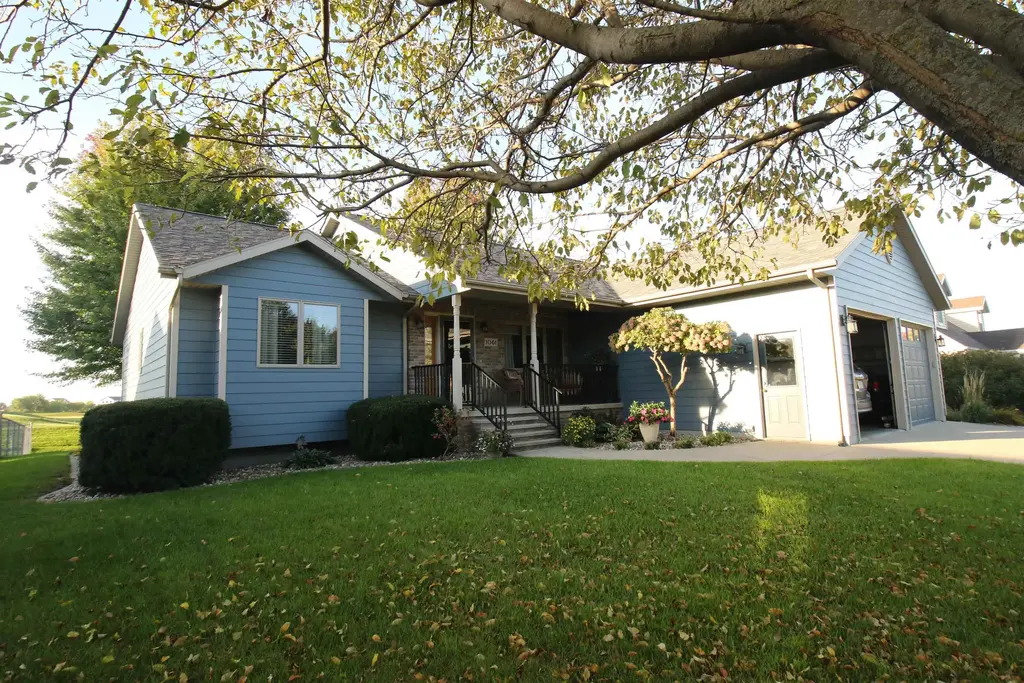 1061 29th St, Spirit Lake