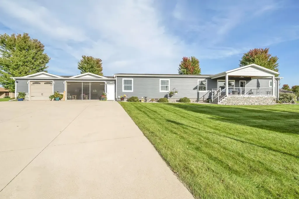 625 Meadowlark Lane, Arnolds Park