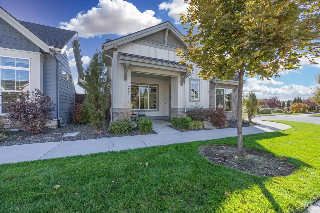 235 W. Pavilion Lane, Meridian