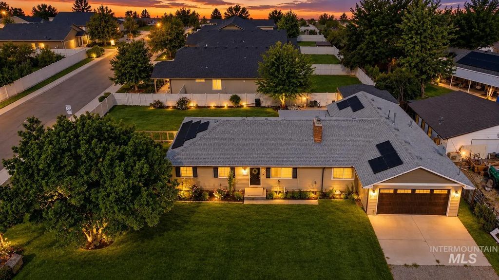 1205 Chicago St, Nampa
