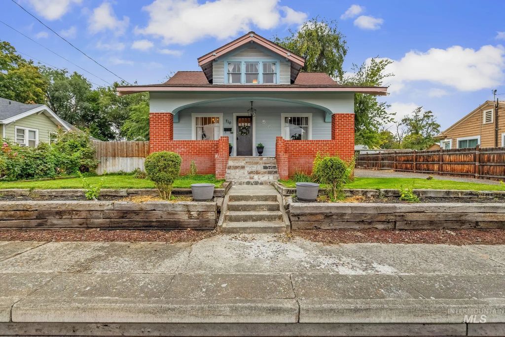 710 12th Street, Clarkston