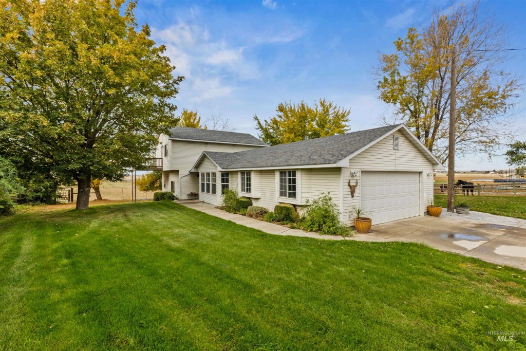 25595 Don Lane, Parma