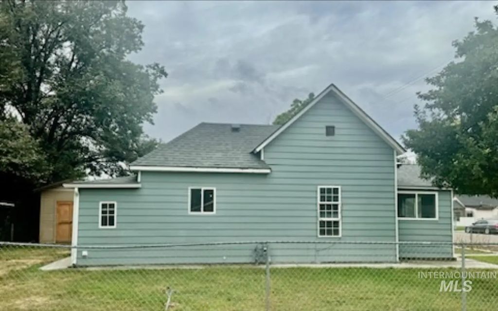128 9th Ave. N., Nampa