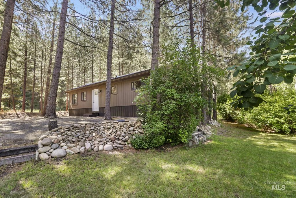 2071 N Pine Featherville Rd, Pine