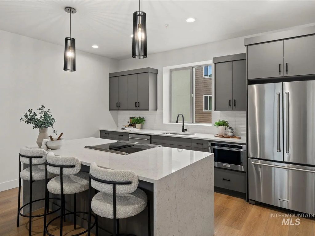 1707 S Federal Way, Boise