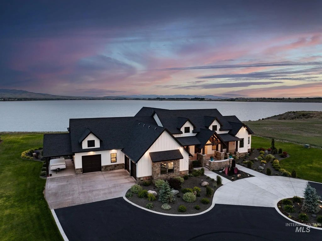 281 Lakeshore Dr, American Falls