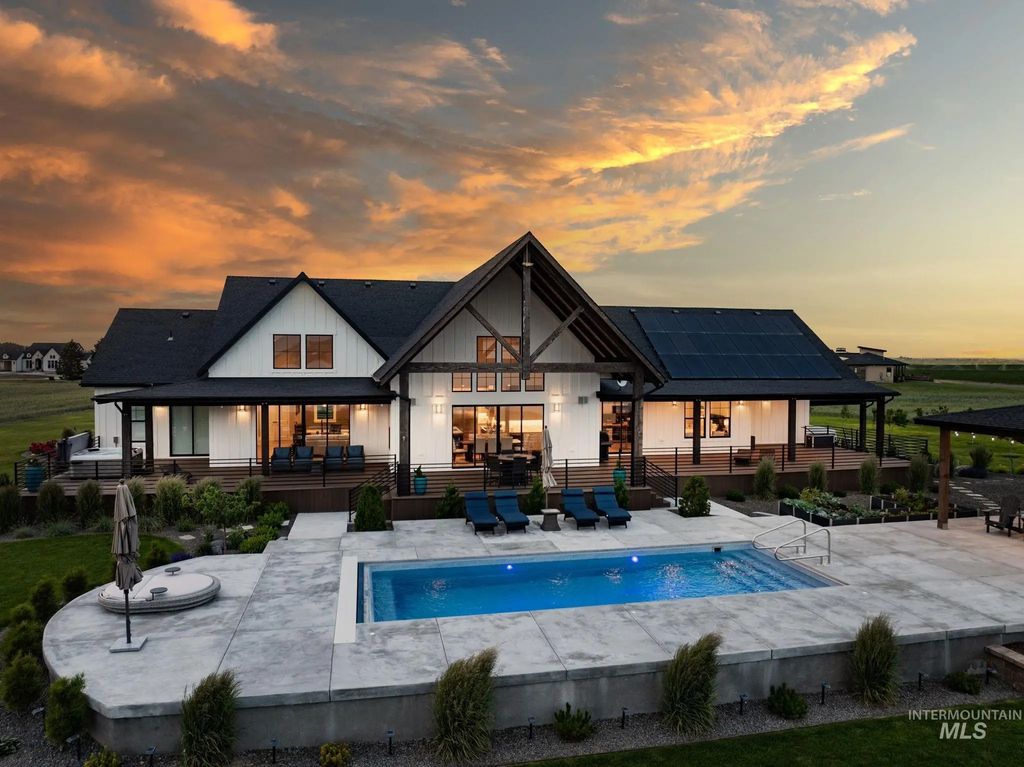 281 Lakeshore Dr, American Falls