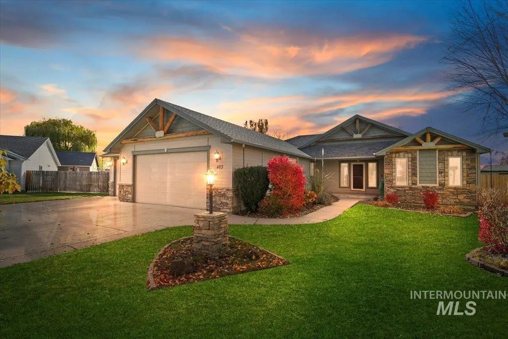 483 E Red Bud Ct, Kuna