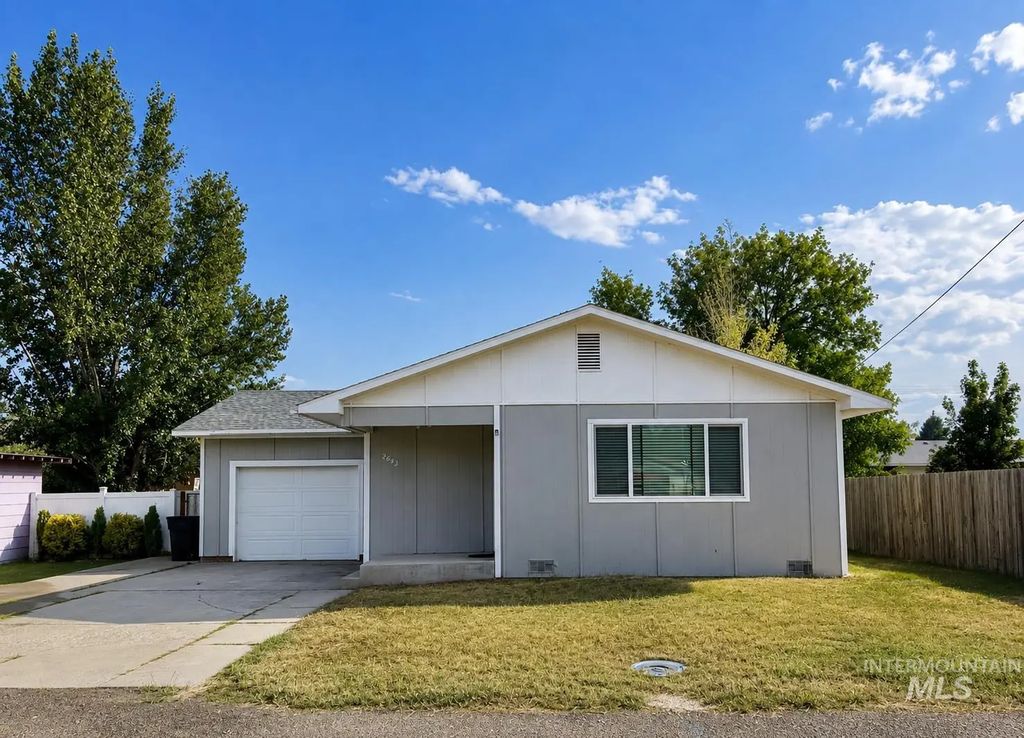 2643 Burton Ave, Burley