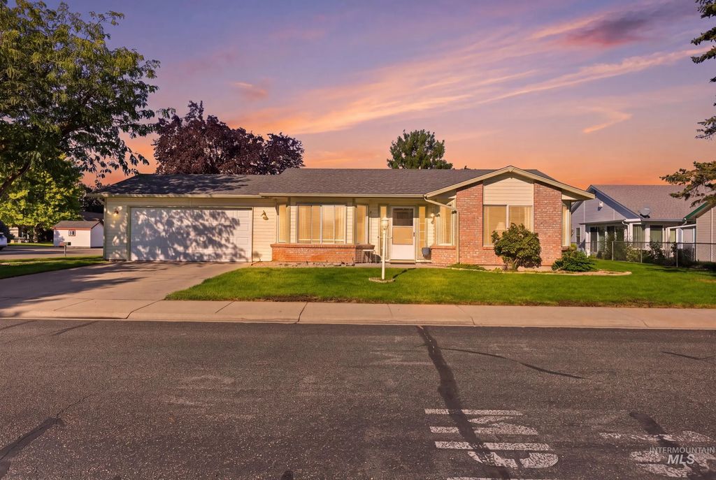 8250 W Clubhouse Ln, Garden City