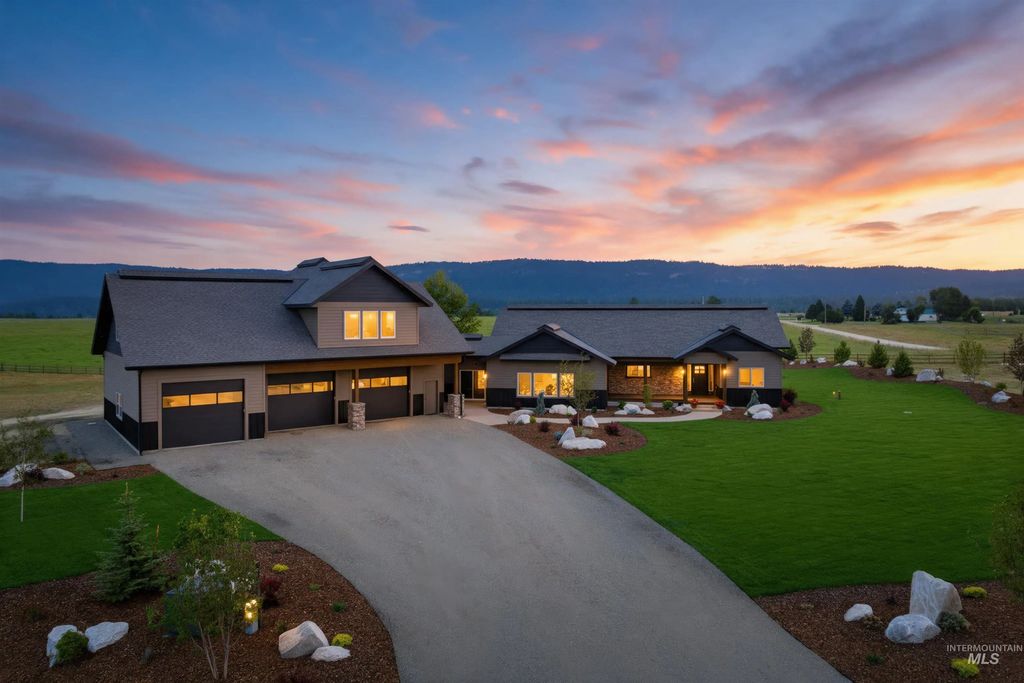 13945 Galloping Rd, McCall