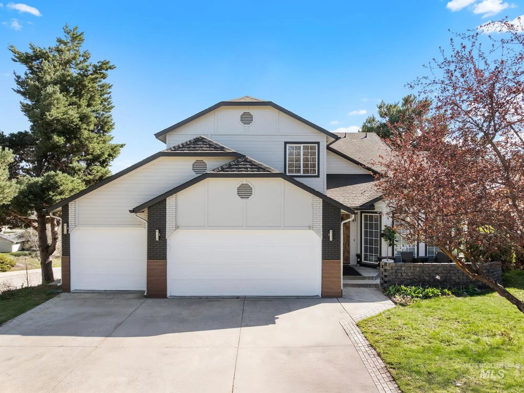 398 N Pebble Beach Way, Eagle