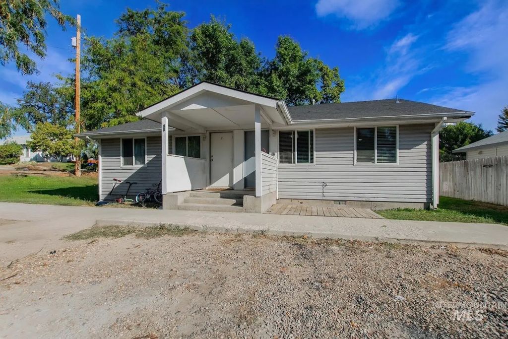 801 E Ball Avenue, Parma