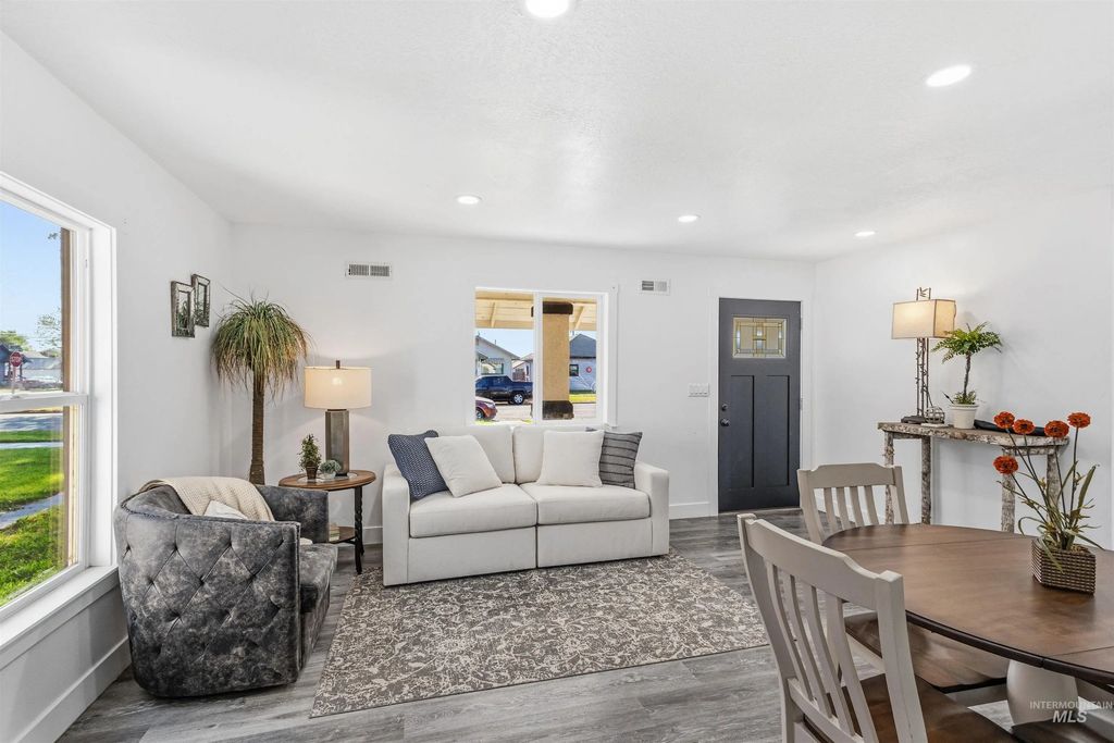 1610 Miller Ave, Burley