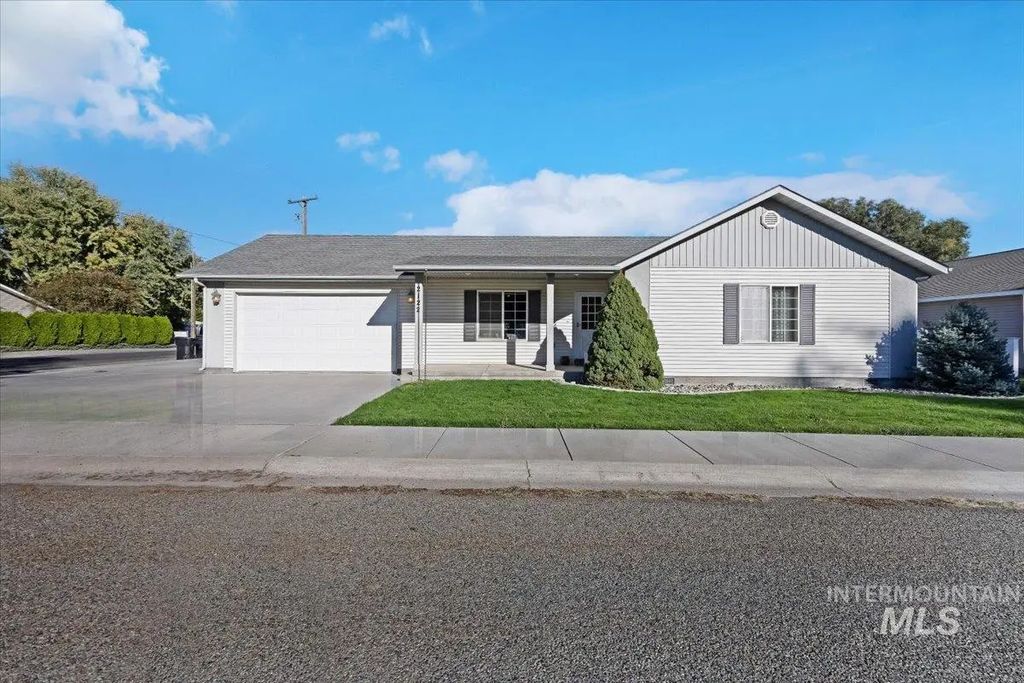 2122 Bitterbrush Ct, Gooding