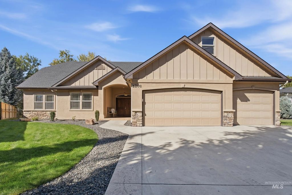 6201 N Cape Arago Place, Garden City