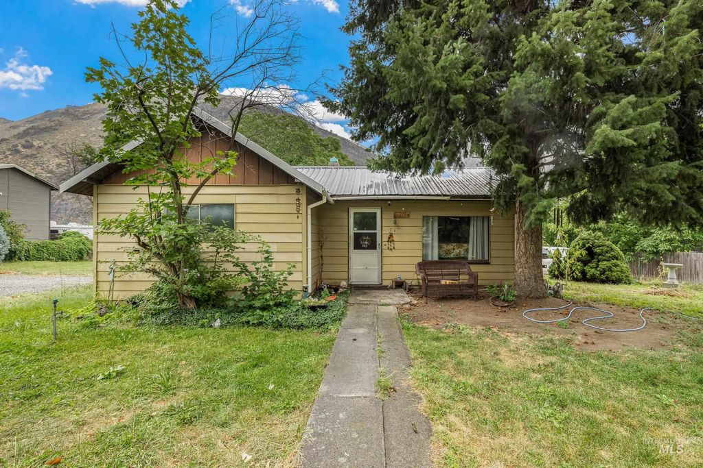 620 S Main Street, Riggins