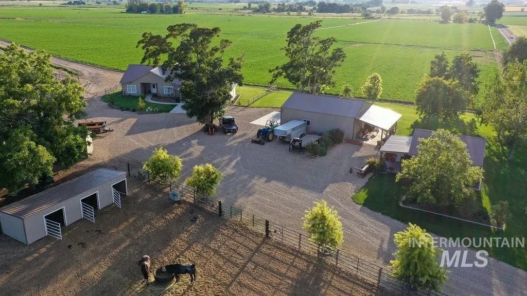561 Mausling Rd, Adrian