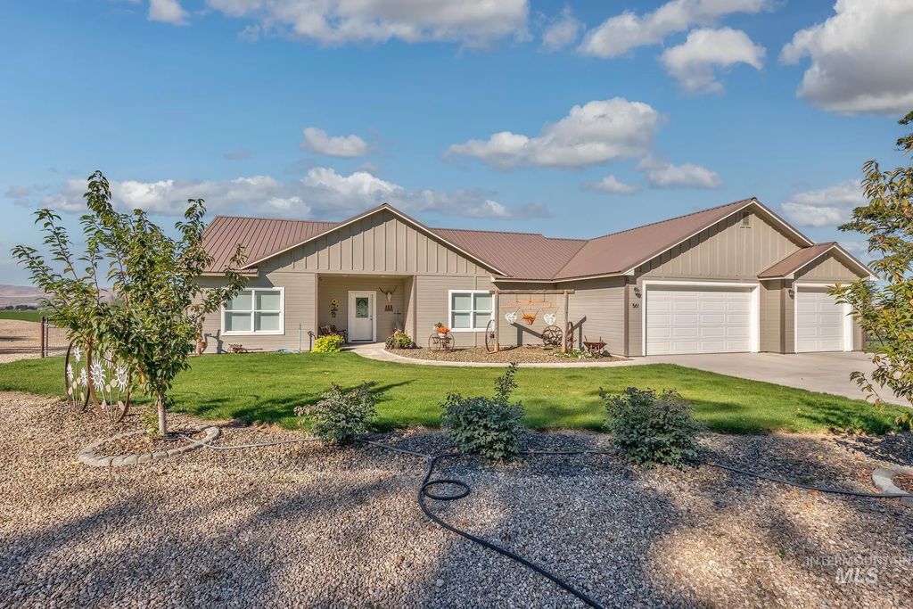 561 Mausling Rd, Adrian