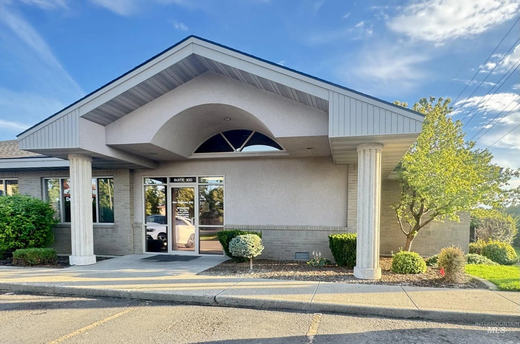 844 Washington St N #100, Twin Falls