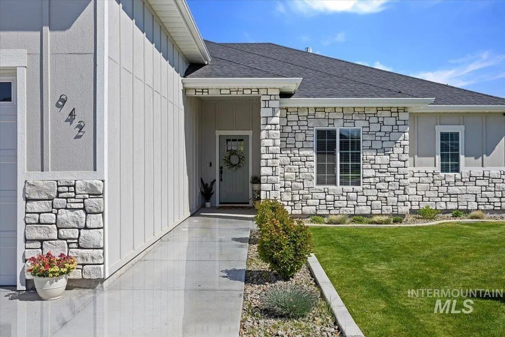 942 Paintbrush, Kimberly