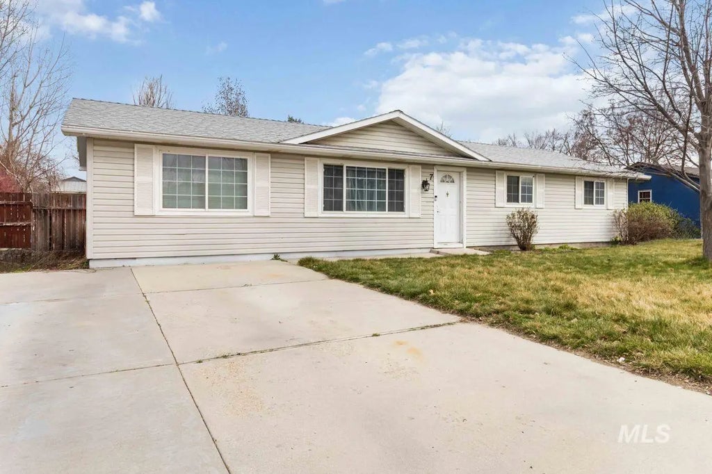 7 Brice Ave W, Middleton