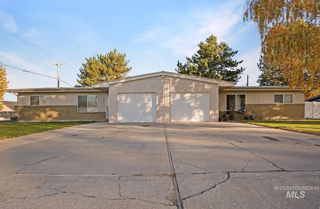 2211-2215 Crest Ave., Twin Falls