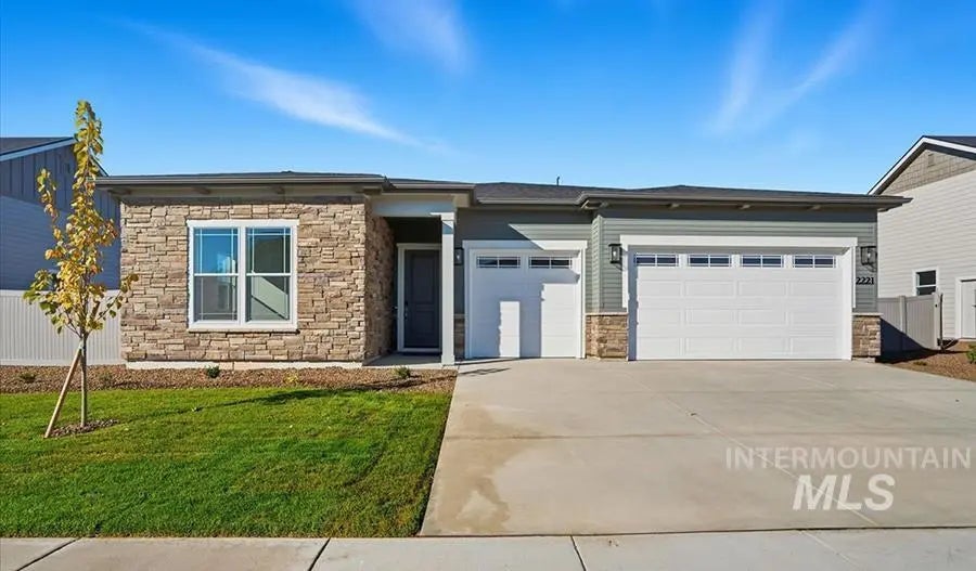 2221 N Kenora Ave, Star