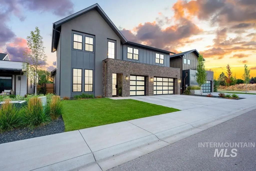 115 S Steel Farm, Eagle