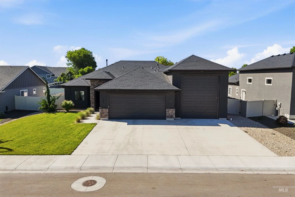 229 W Moray St, Middleton