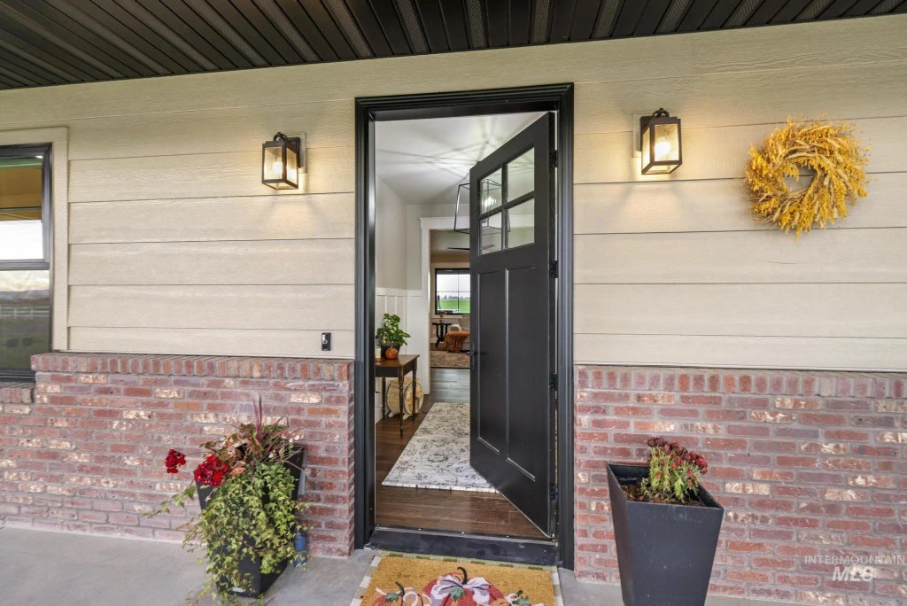 394 East 300 South, Burley