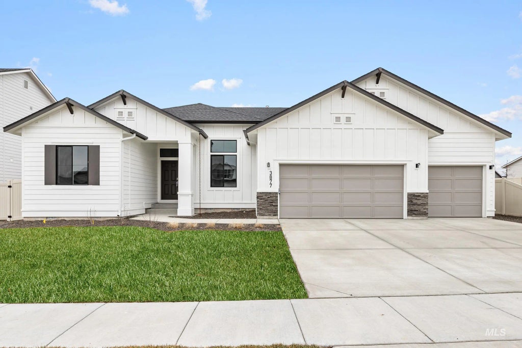 3877 E Jamestown Dr, Nampa