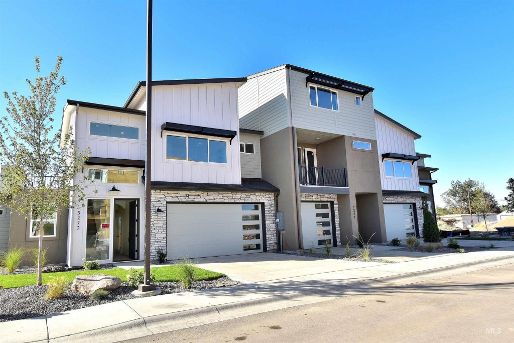 5273 N River Water Lane, Garden City