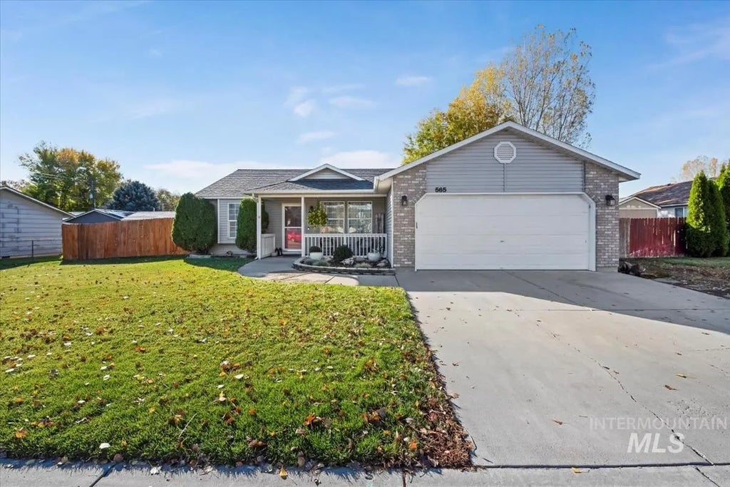 565 Laurel Dr, Mountain Home