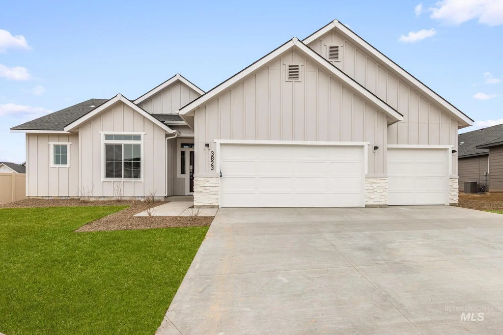 3823 E Jamestown Dr, Nampa