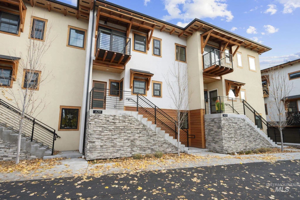 429 E Water Pocket Ln, Garden City