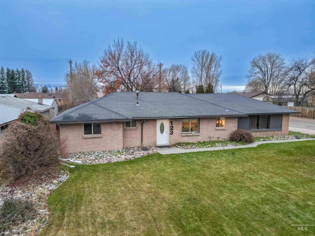 123 S 9th St, Rupert