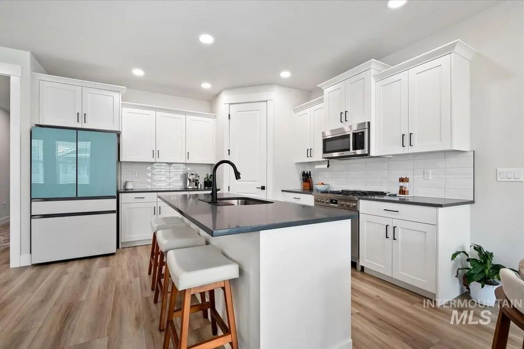 834 E Exploration, Kuna