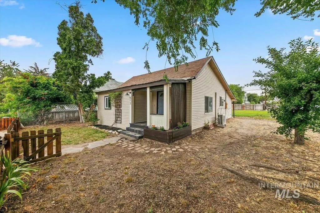 512 15th Ave N, Nampa