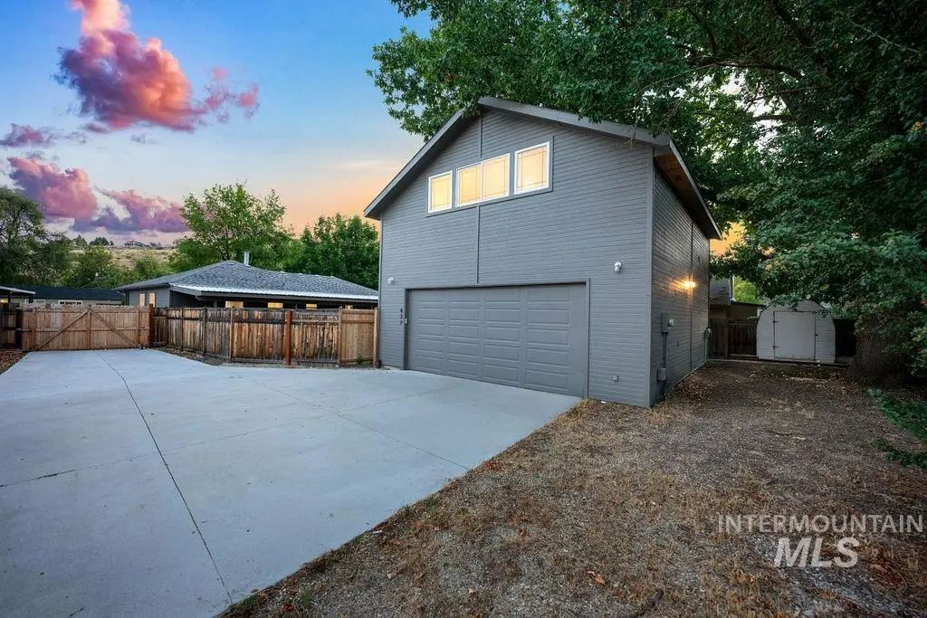 425 N Riverview Dr, Boise