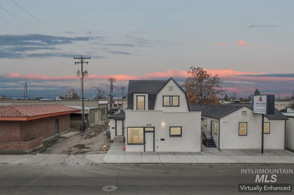 911 2nd Street S, Nampa