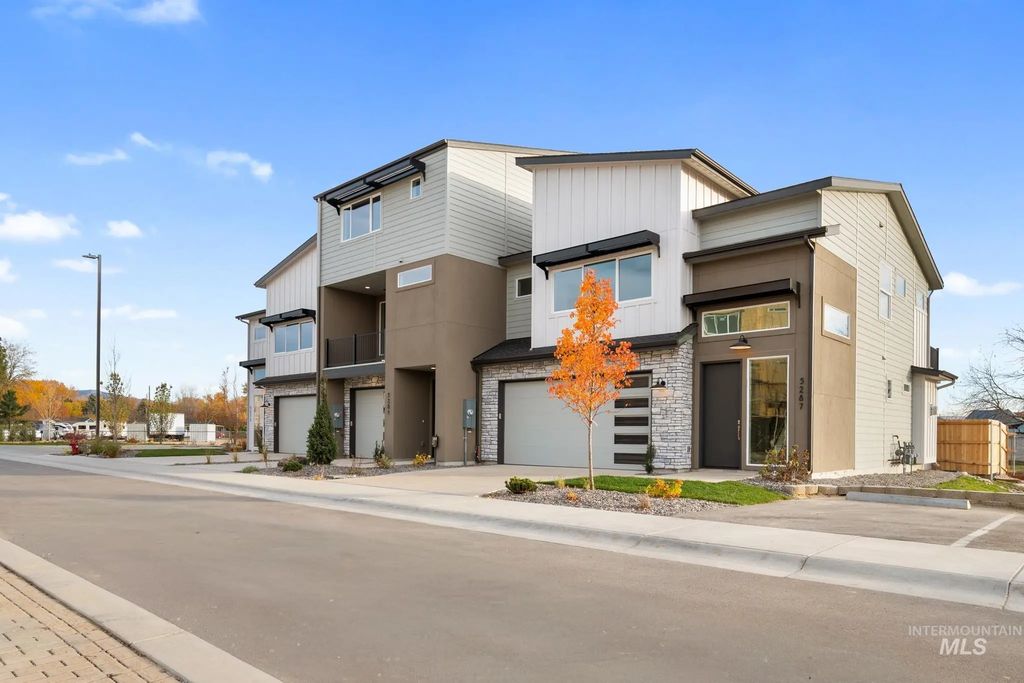 5287 N River Water Lane, Garden City