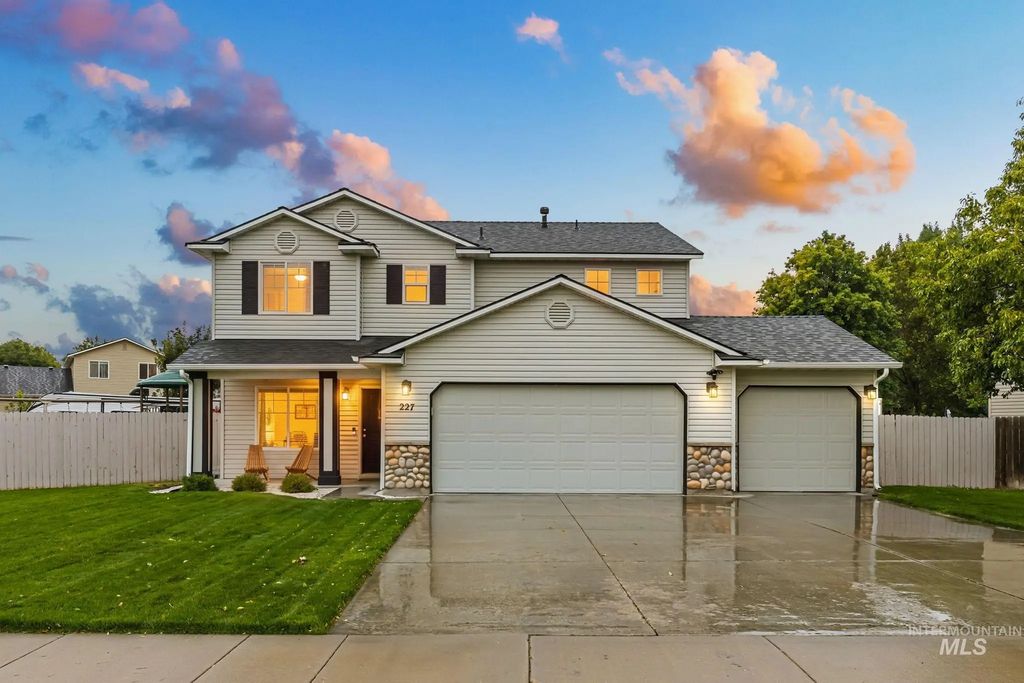 227 W Tallulah Dr, Kuna