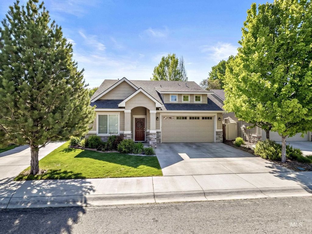 6446 N Mystic Cove Way, Garden City
