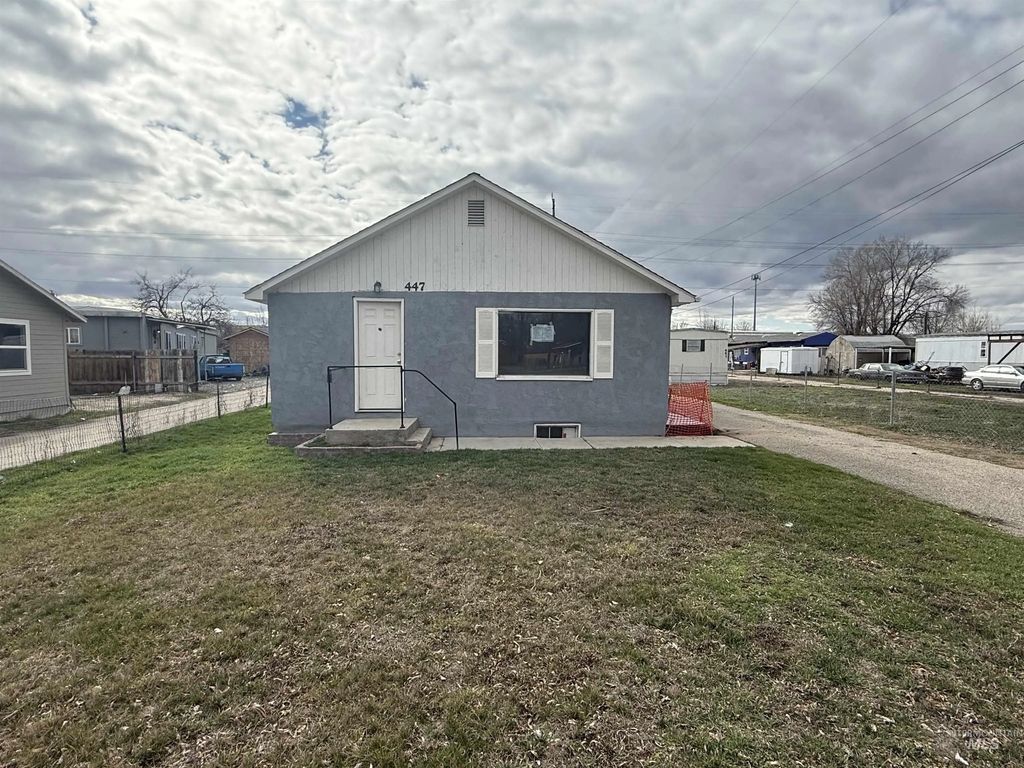 447 1st St N, Nampa