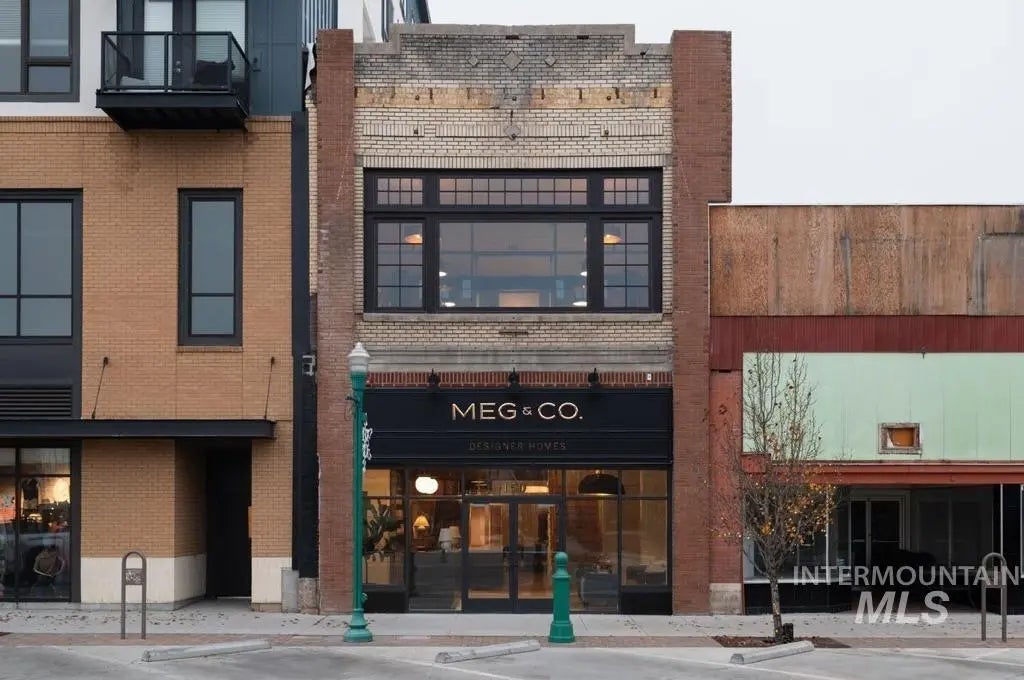 150 Main Ave S #102, Twin Falls